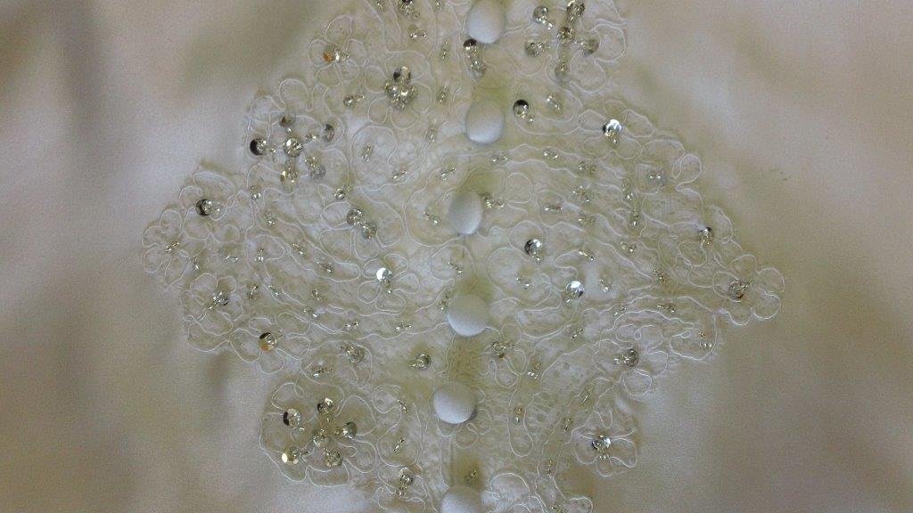 hand appliqu�d lace train